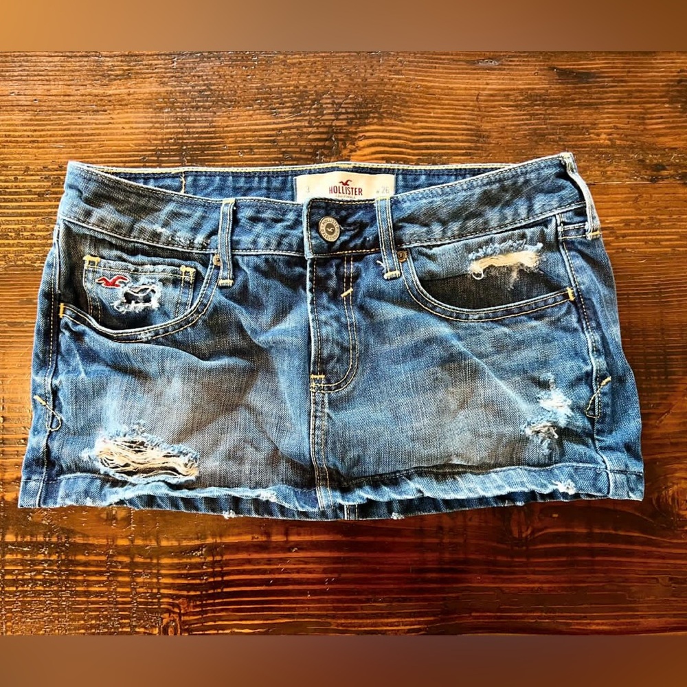 Hollister Distressed Mini Denim Skirt Medium Wash Size 26